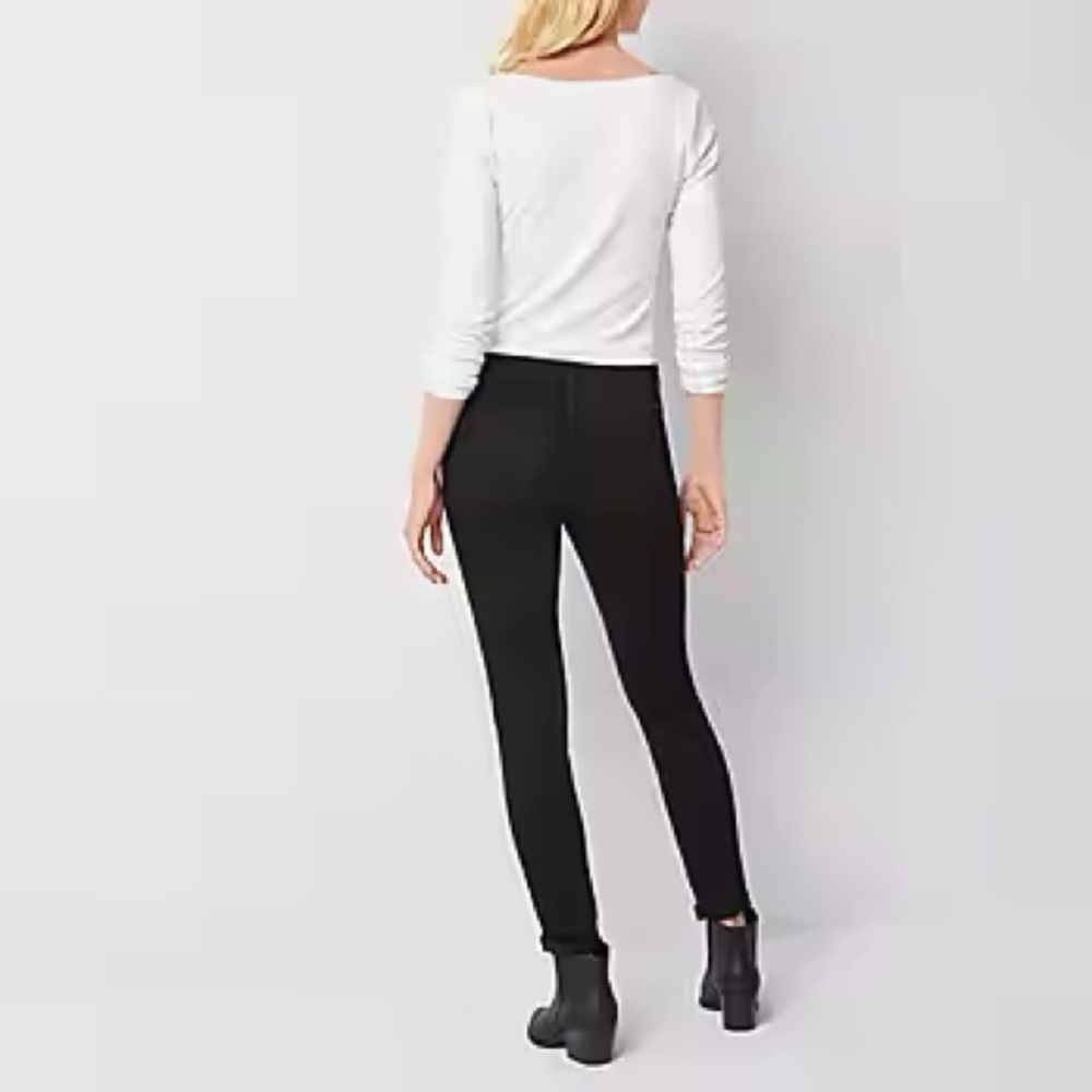 Black Skinny Pants with High Waist and Tapered Design